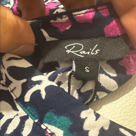 Rails Misha Woodblock Floral Flutter Sleeve Top - Picture 7 of 8